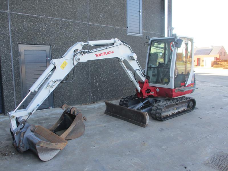 2008-TAKEUCHI-TB-002 Mini-pelle d’occasion Takeuchi TB235 (2008) – 3,5T – Moteur Yanmar 21,3 kw – Image 1