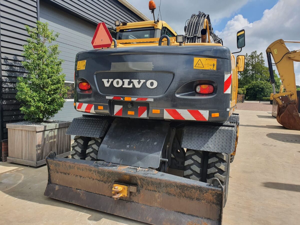 Pelle sur pneus Volvo EW140C 2008 – 14,6T – Occasion – Image 2