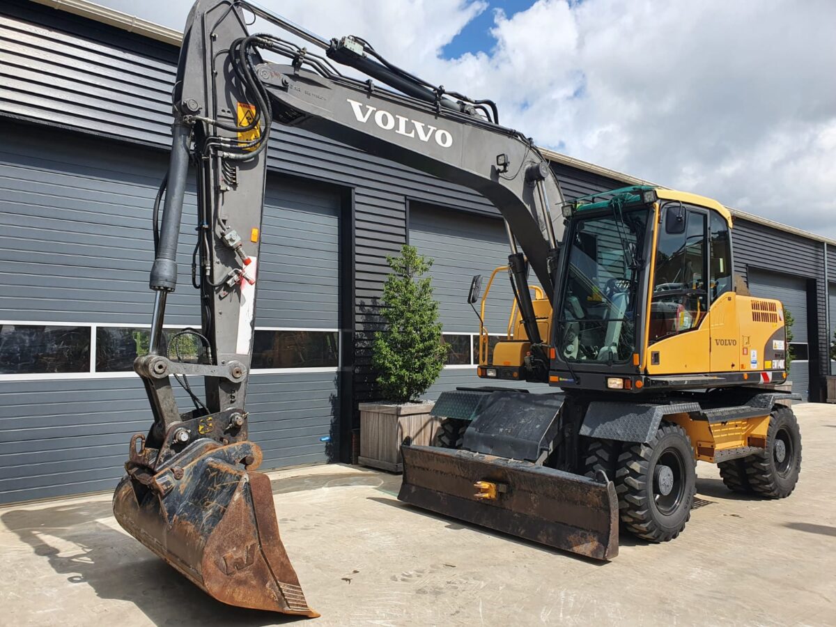 Pelle sur pneus Volvo EW140C 2008 – 14,6T – Occasion – Image 1