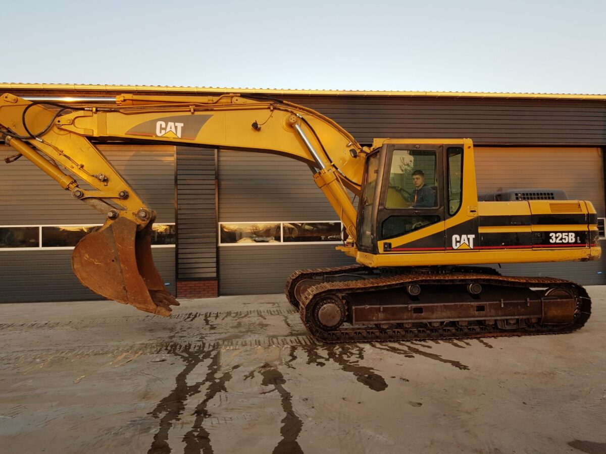 Pelle sur chenilles Caterpillar 325BL 2000 – 8231 heures – 26,5 tonnes – Image 4