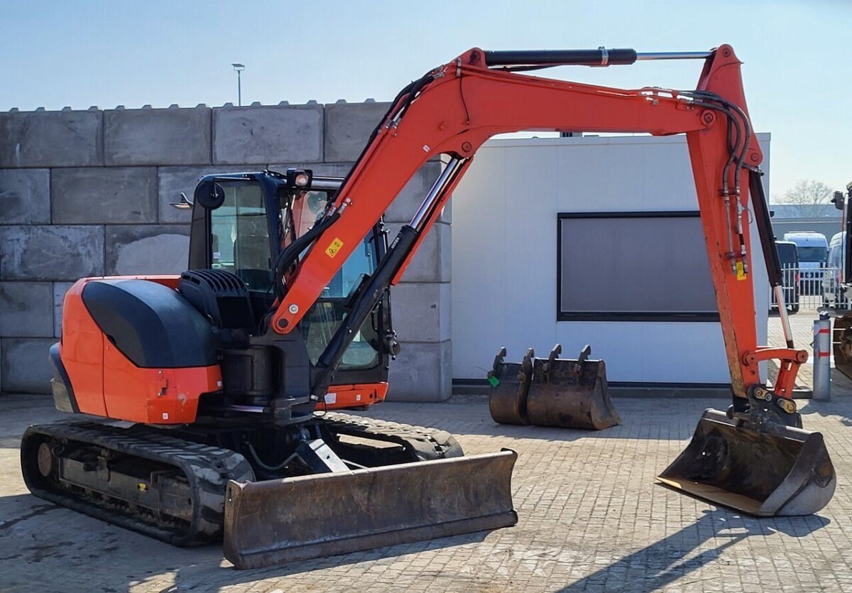 Kubota KX080-4A2 2020 – Mini Pelle 8T avec 2.955h, Godet 0,25 m³, Moteur 46,5 kW – Image 1