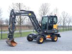 Pelle sur pneus Volvo EW60E 2022 – 117 heures – Tiltrotateur et accessoires