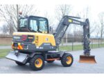 Pelle sur pneus Volvo EW60E 2022 – 117 heures – Tiltrotateur et accessoires – Image 4